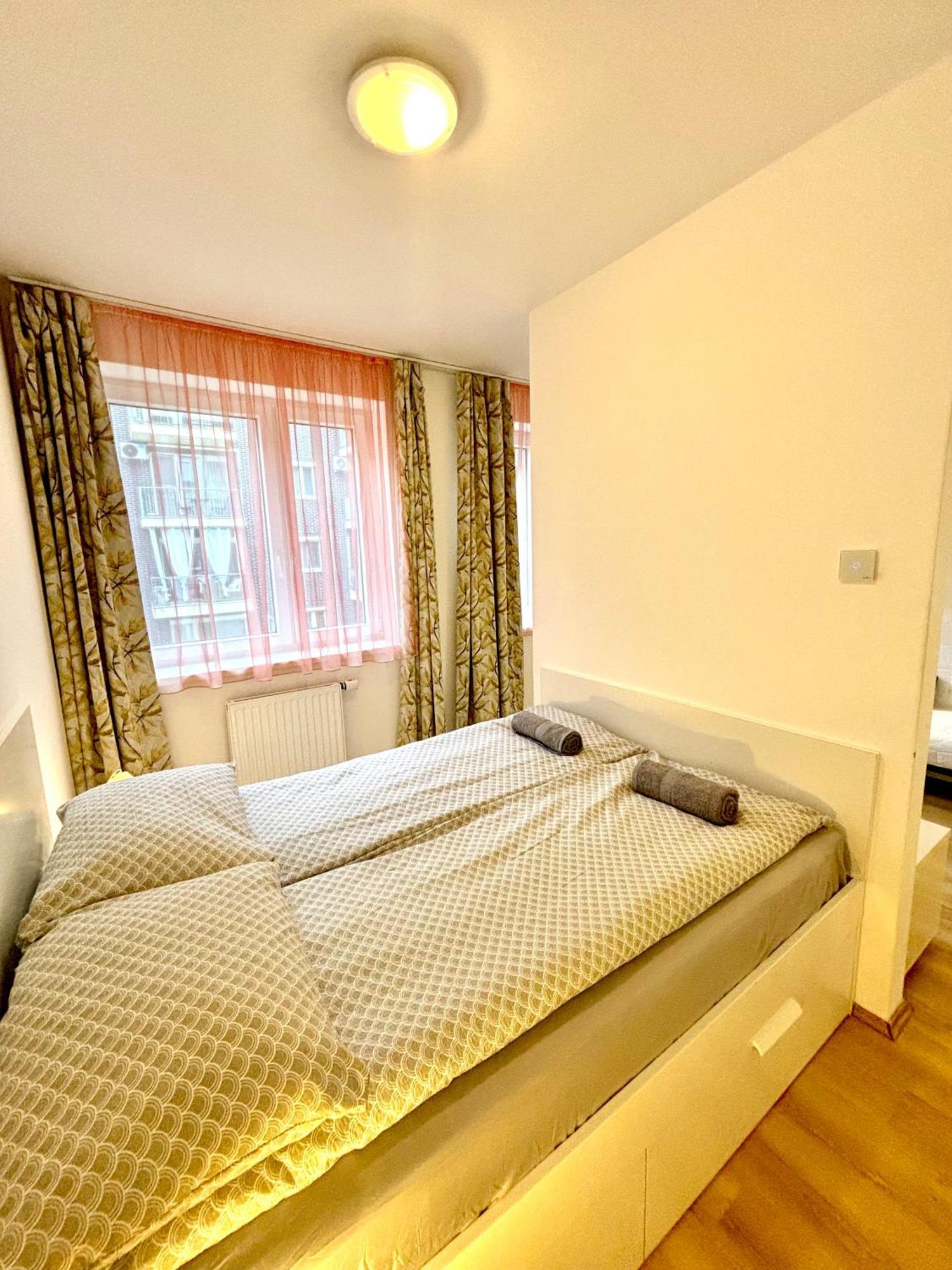 Leo Apartment